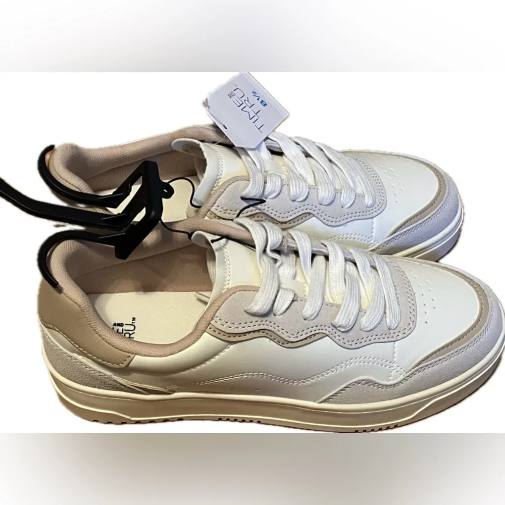Time and Tru Women's White and Beige Lace-Up Sneakers. Size 8.5 New with Tags